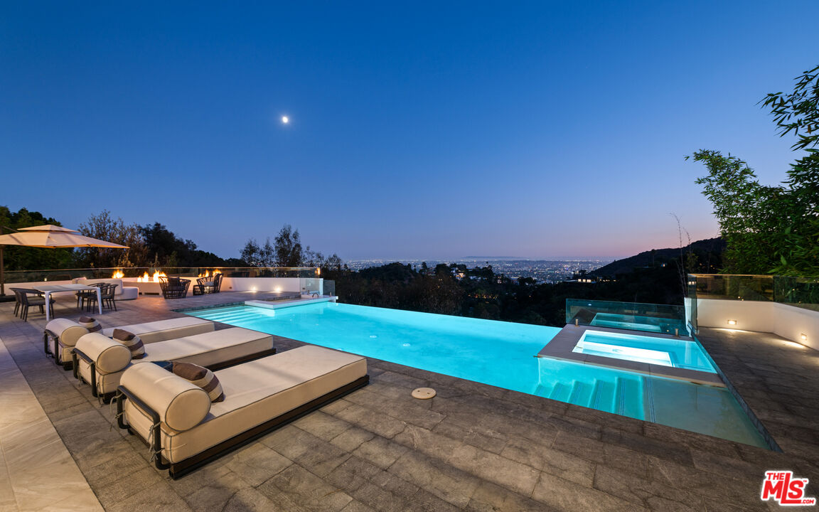 7080 W MULHOLLAND DR