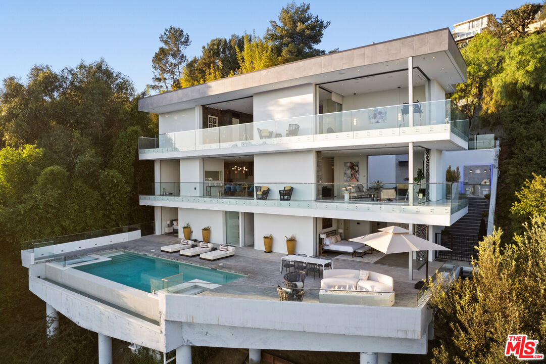 7080 W MULHOLLAND DR