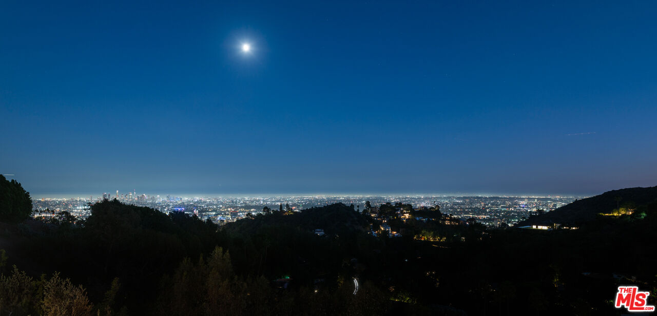 7080 W MULHOLLAND DR