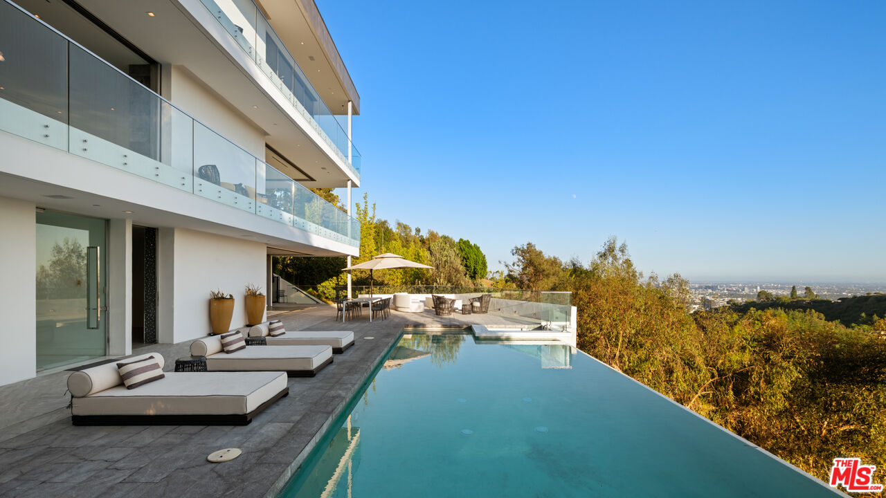 7080 W MULHOLLAND DR