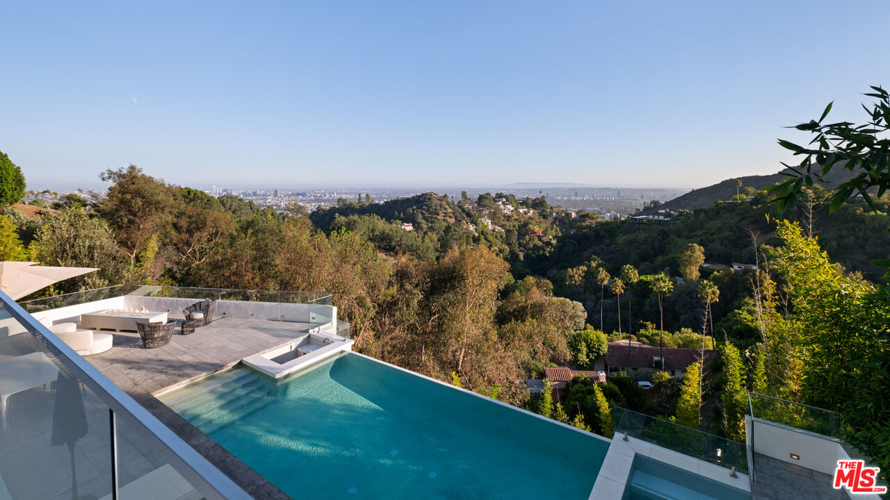 7080 W MULHOLLAND DR