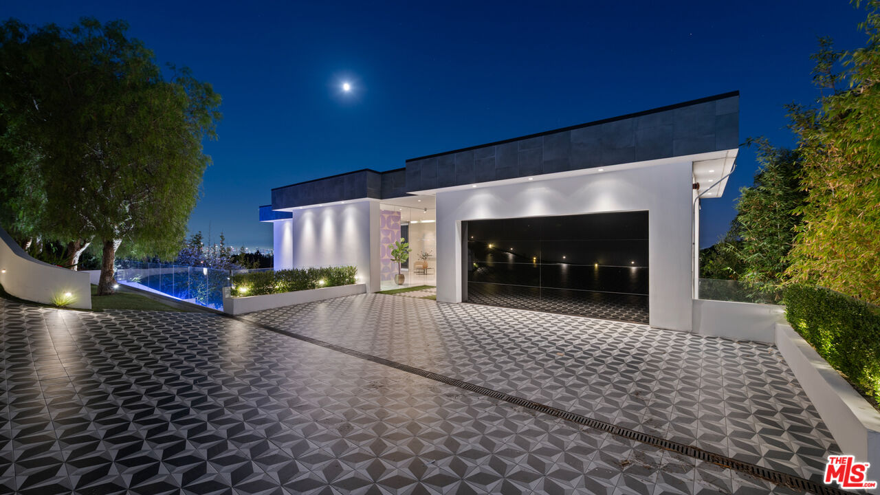 7080 W MULHOLLAND DR