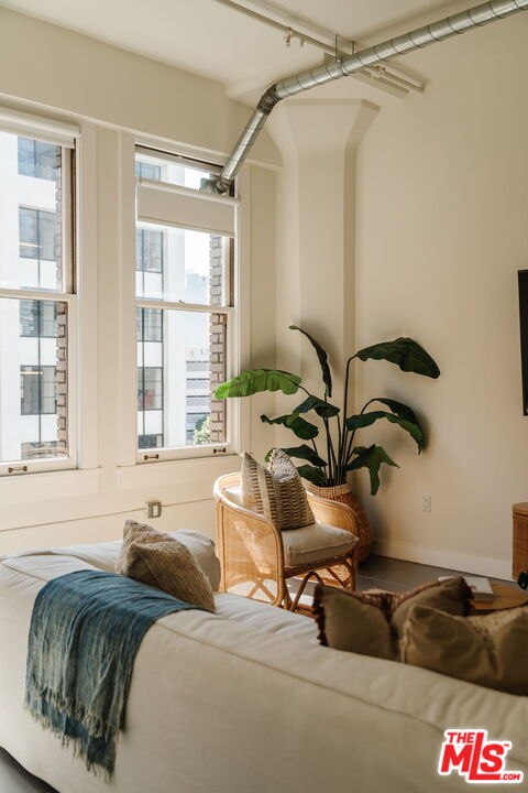 939 S Broadway Unit: 404