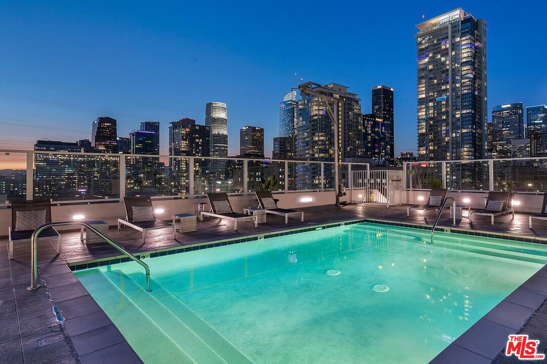 939 S Broadway Unit: 404