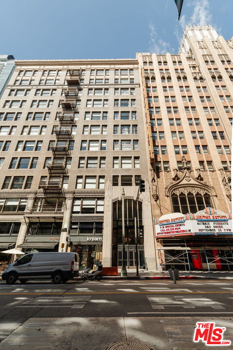 939 S Broadway Unit: 404