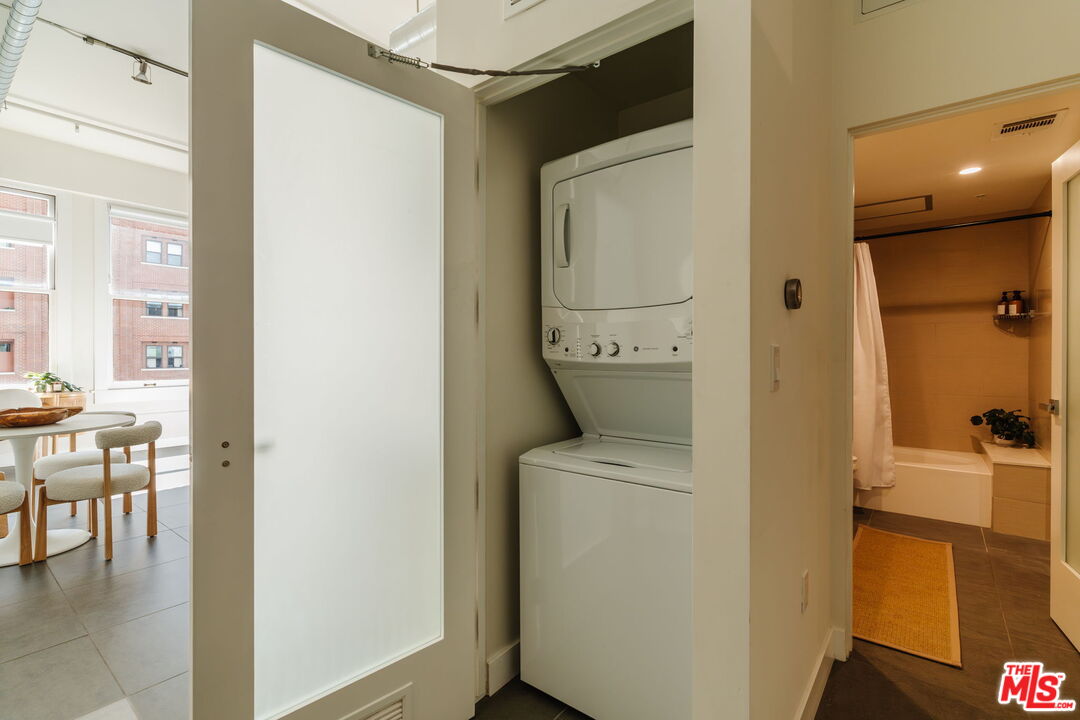 939 S Broadway Unit: 404