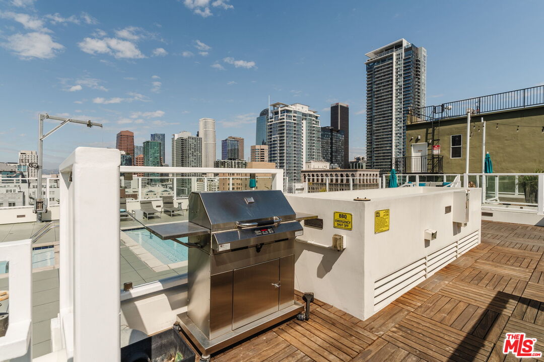 939 S Broadway Unit: 404