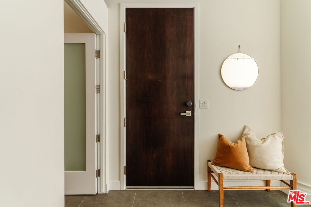 939 S Broadway Unit: 404