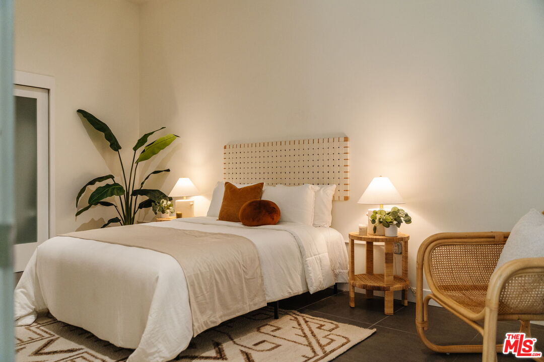 939 S Broadway Unit: 404