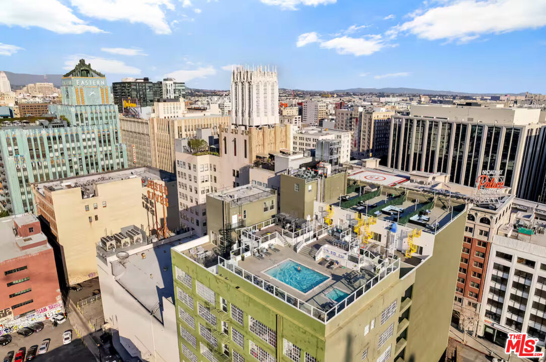 939 S Broadway Unit: 404
