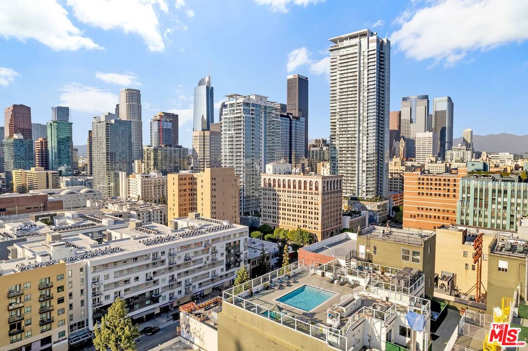 939 S Broadway Unit: 404