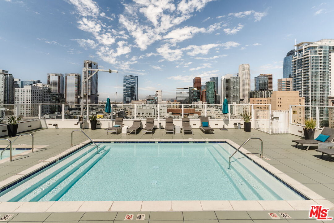 939 S Broadway Unit: 404