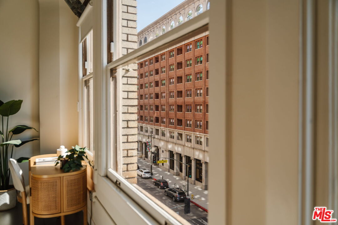 939 S Broadway Unit: 404