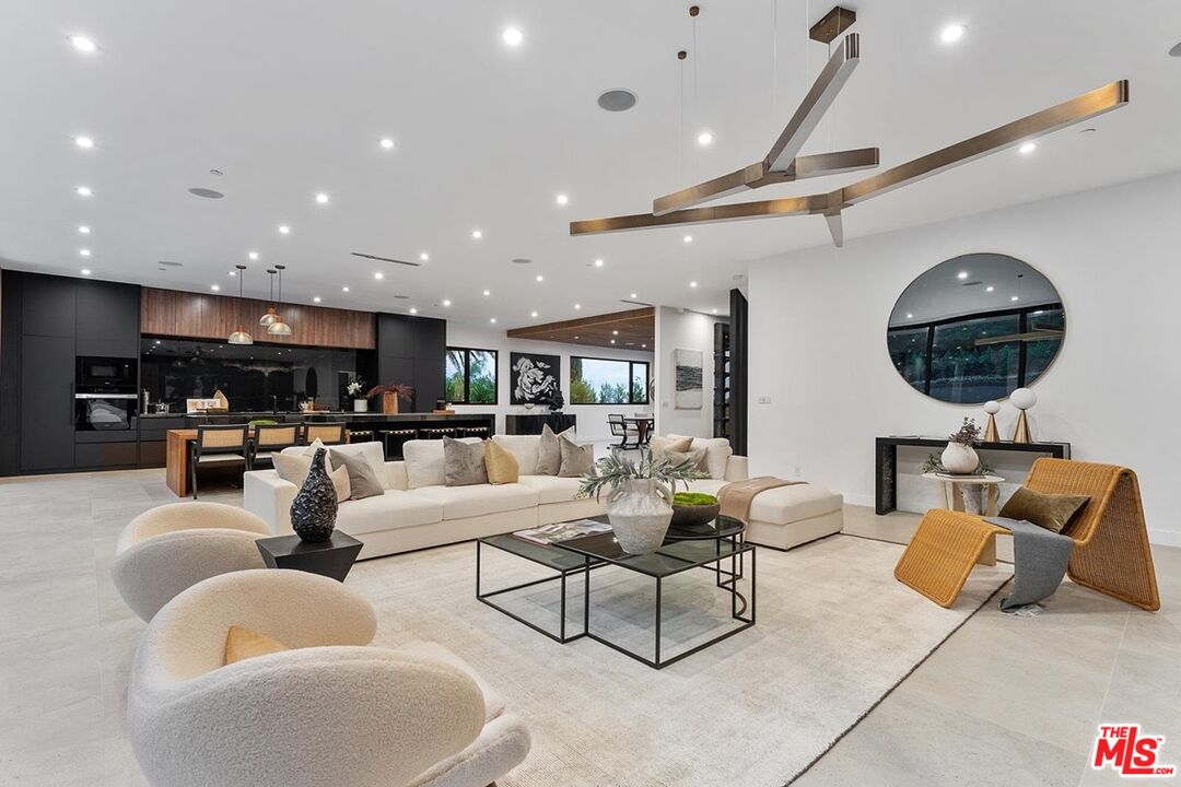 9031 Alto Cedro Dr