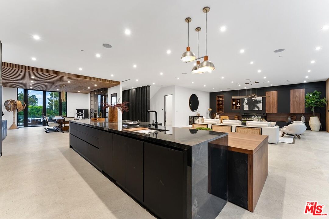 9031 Alto Cedro Dr