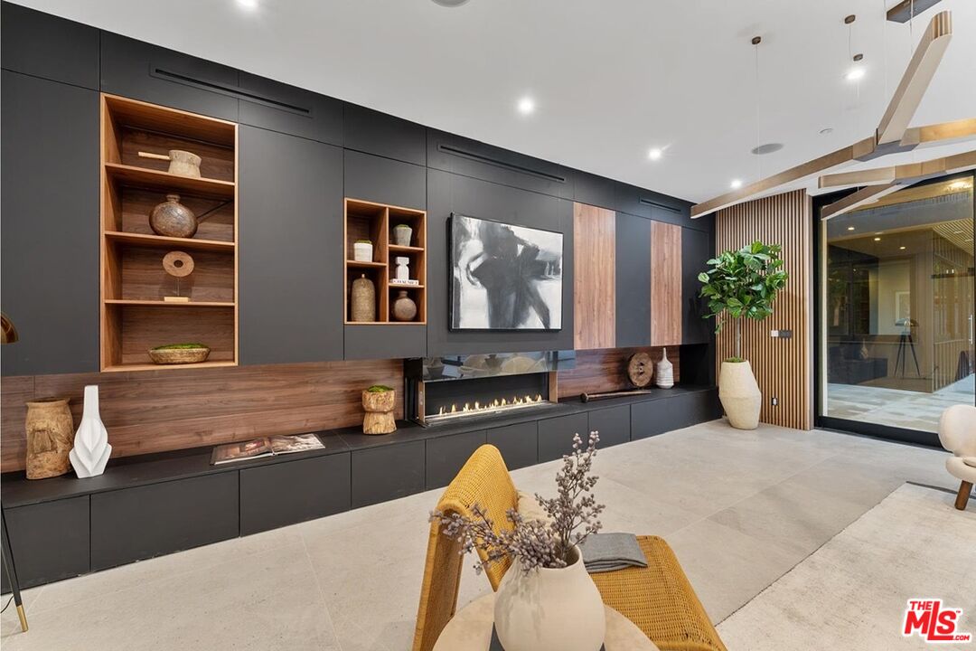 9031 Alto Cedro Dr