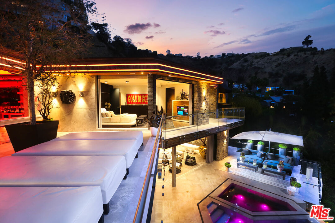 8356 SUNSET VIEW DR