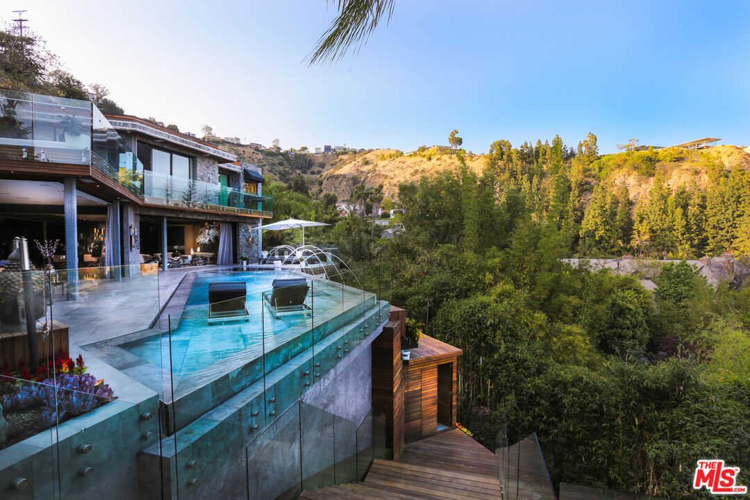 8356 SUNSET VIEW DR