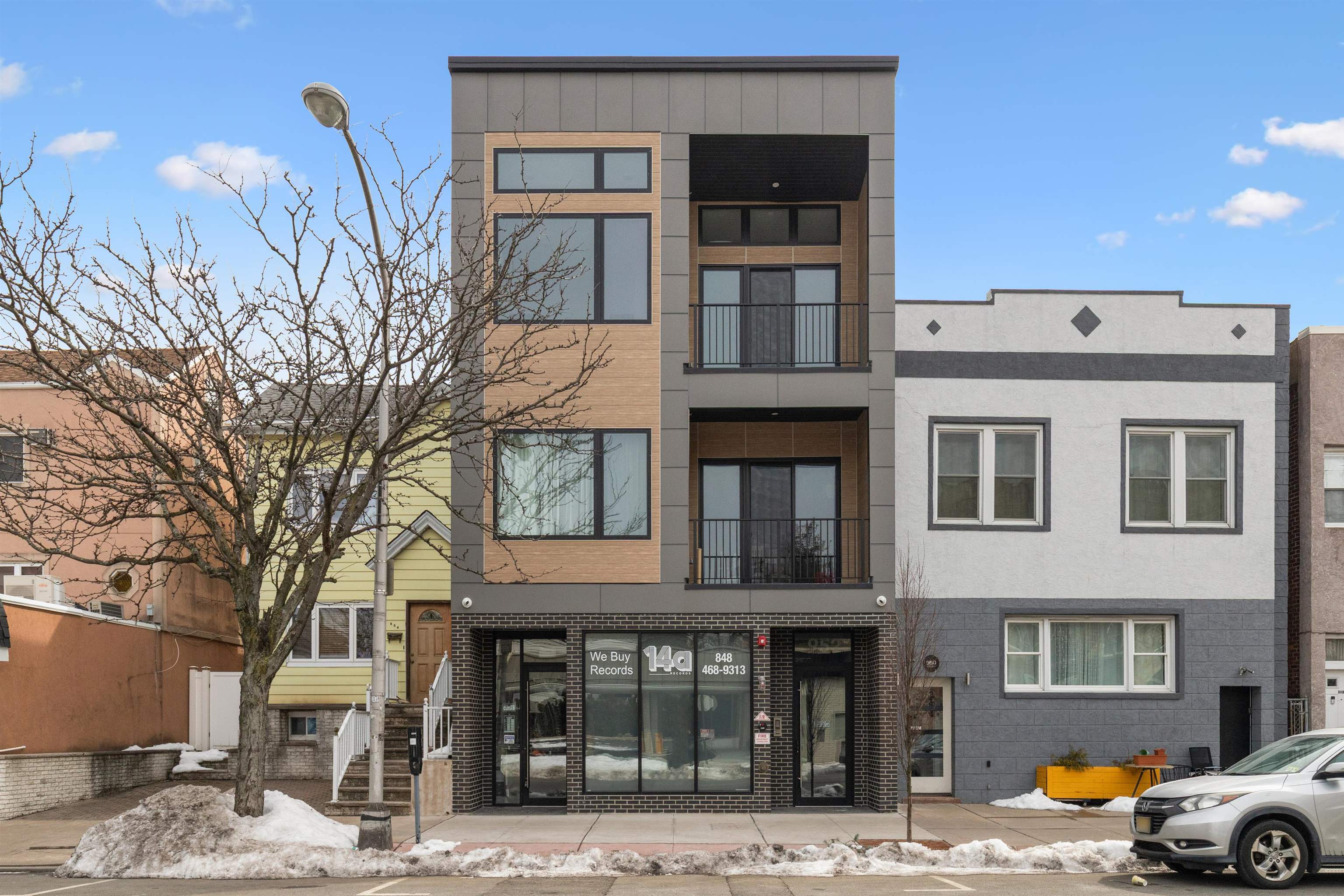 952 BROADWAY