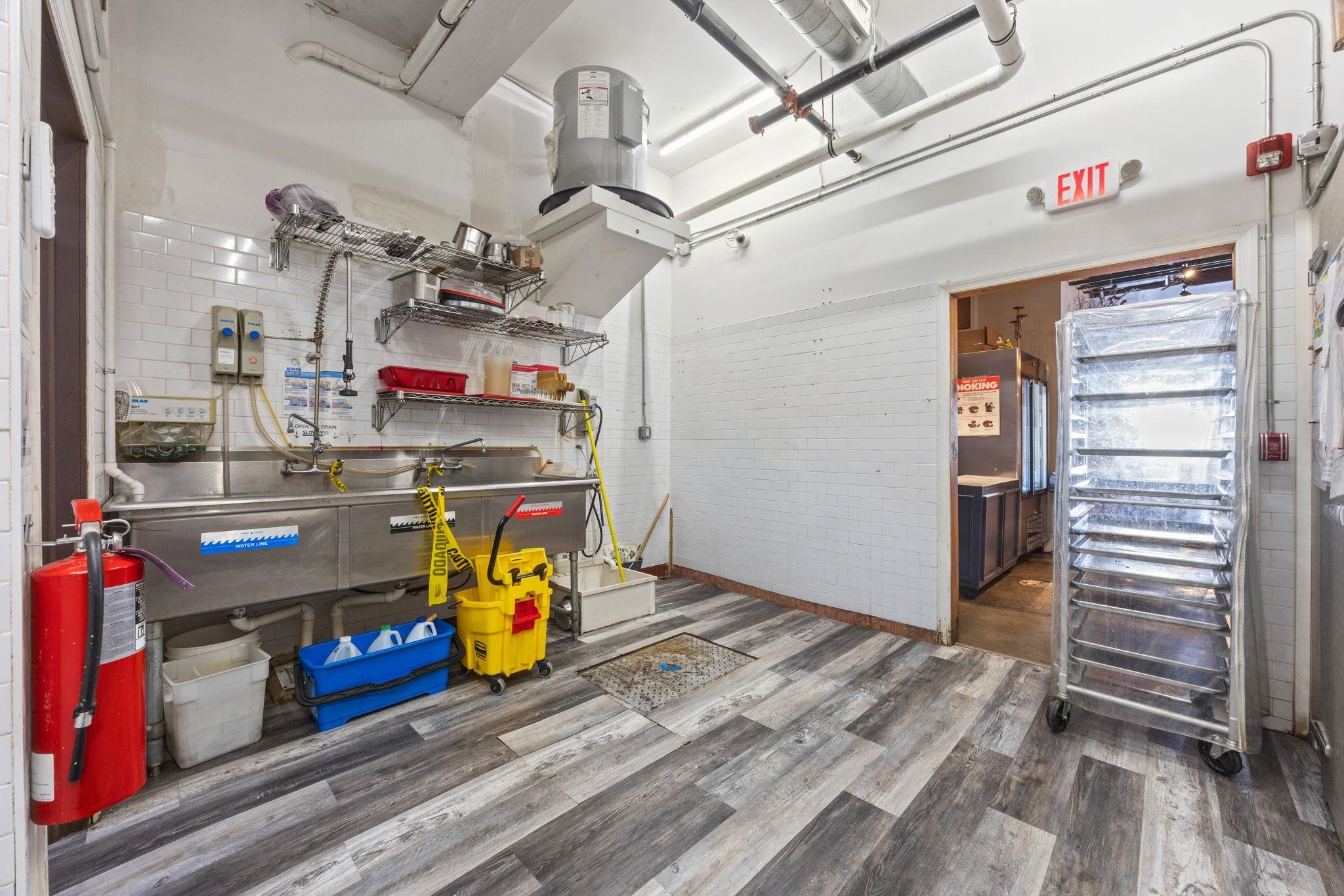371 4TH ST Unit: 1