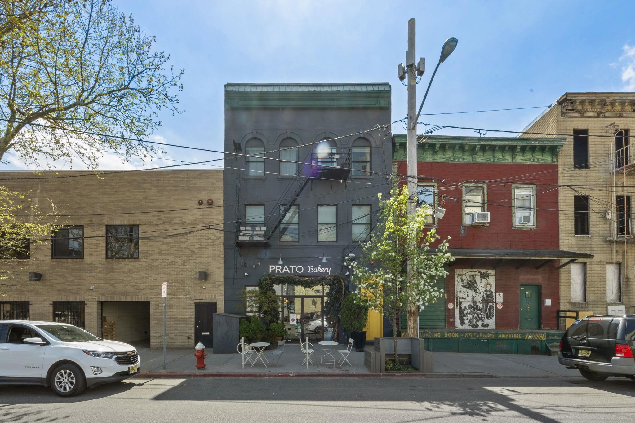 371 4TH ST Unit: 1