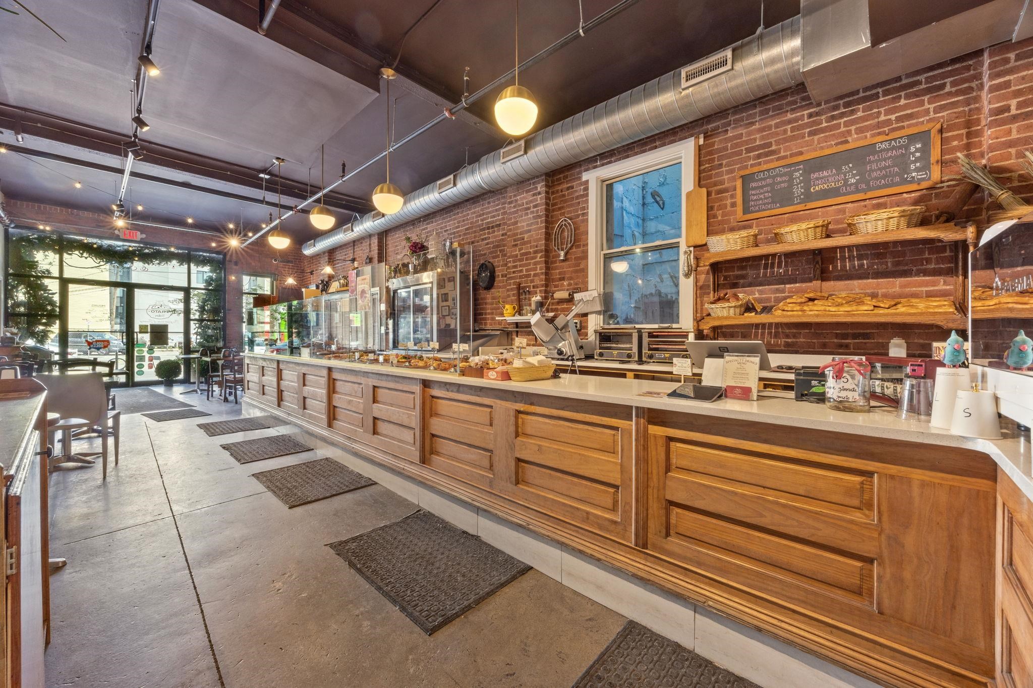 371 4TH ST Unit: 1