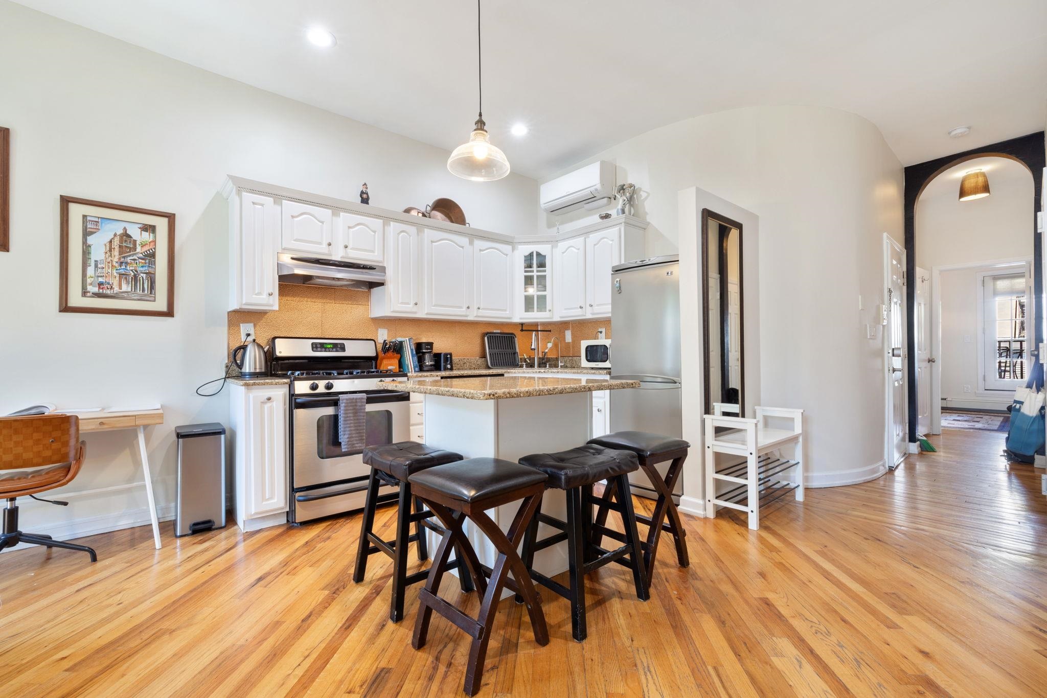 132 SUSSEX ST Unit: 2A