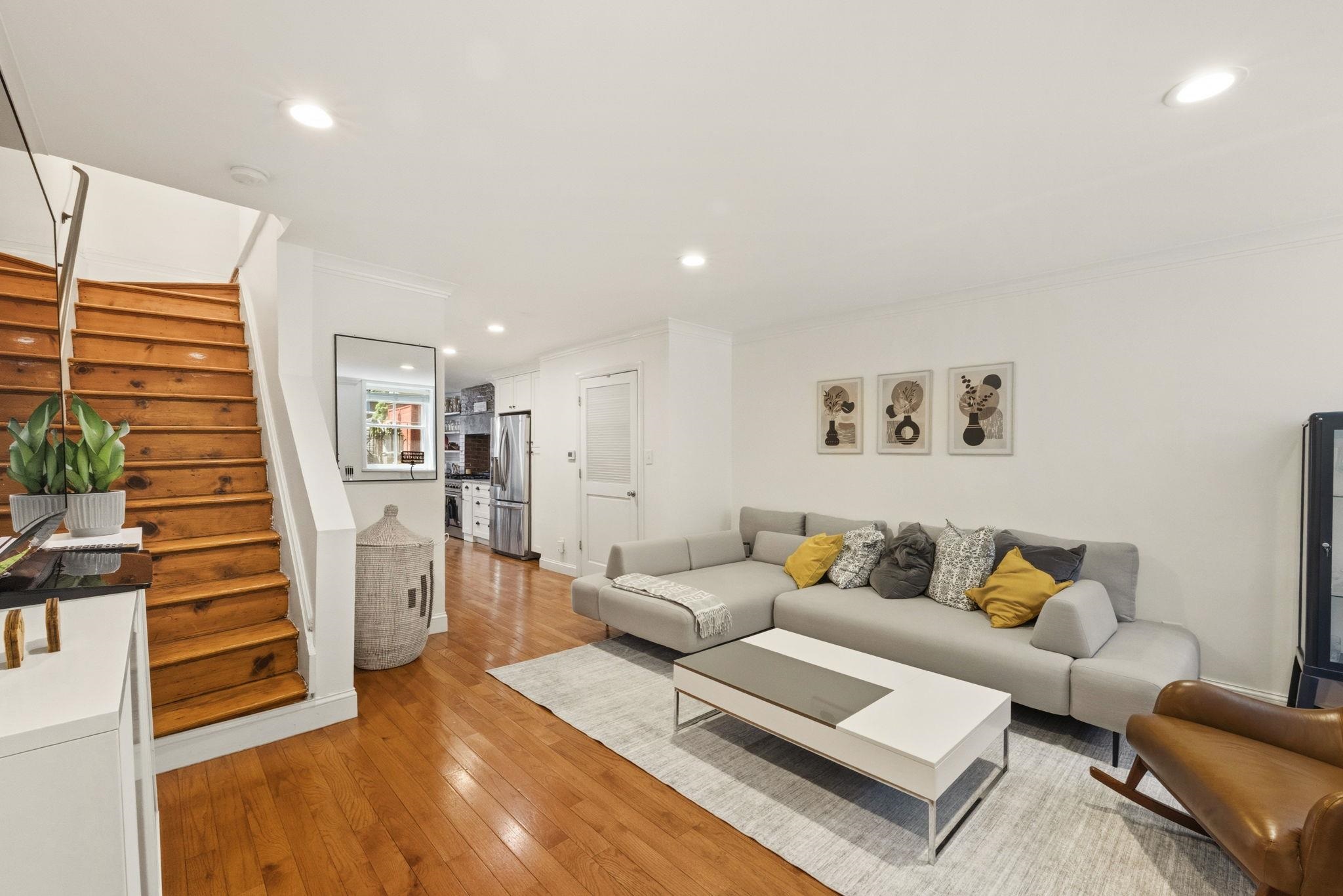 132 SUSSEX ST Unit: 1A