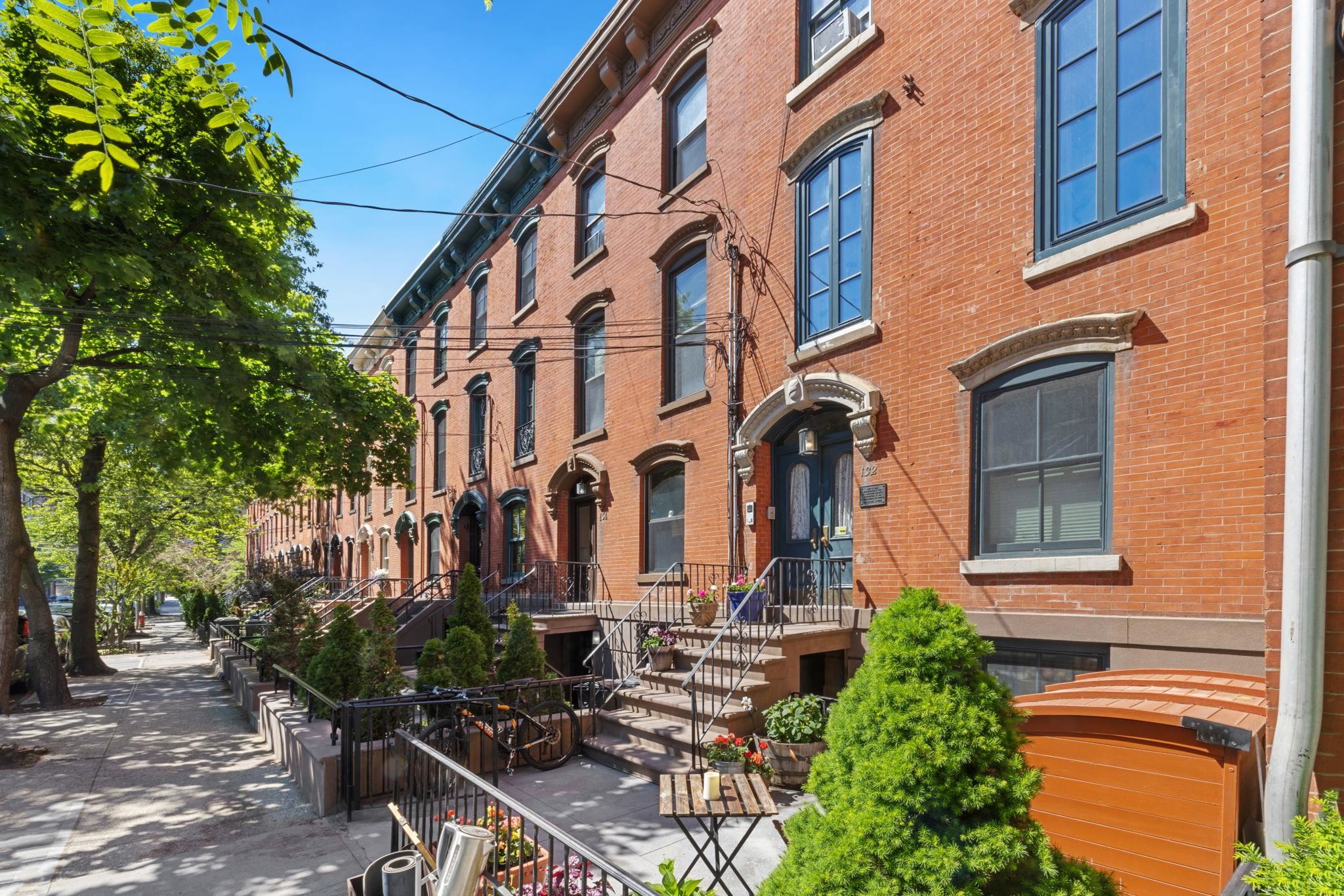 132 SUSSEX ST Unit: 1A