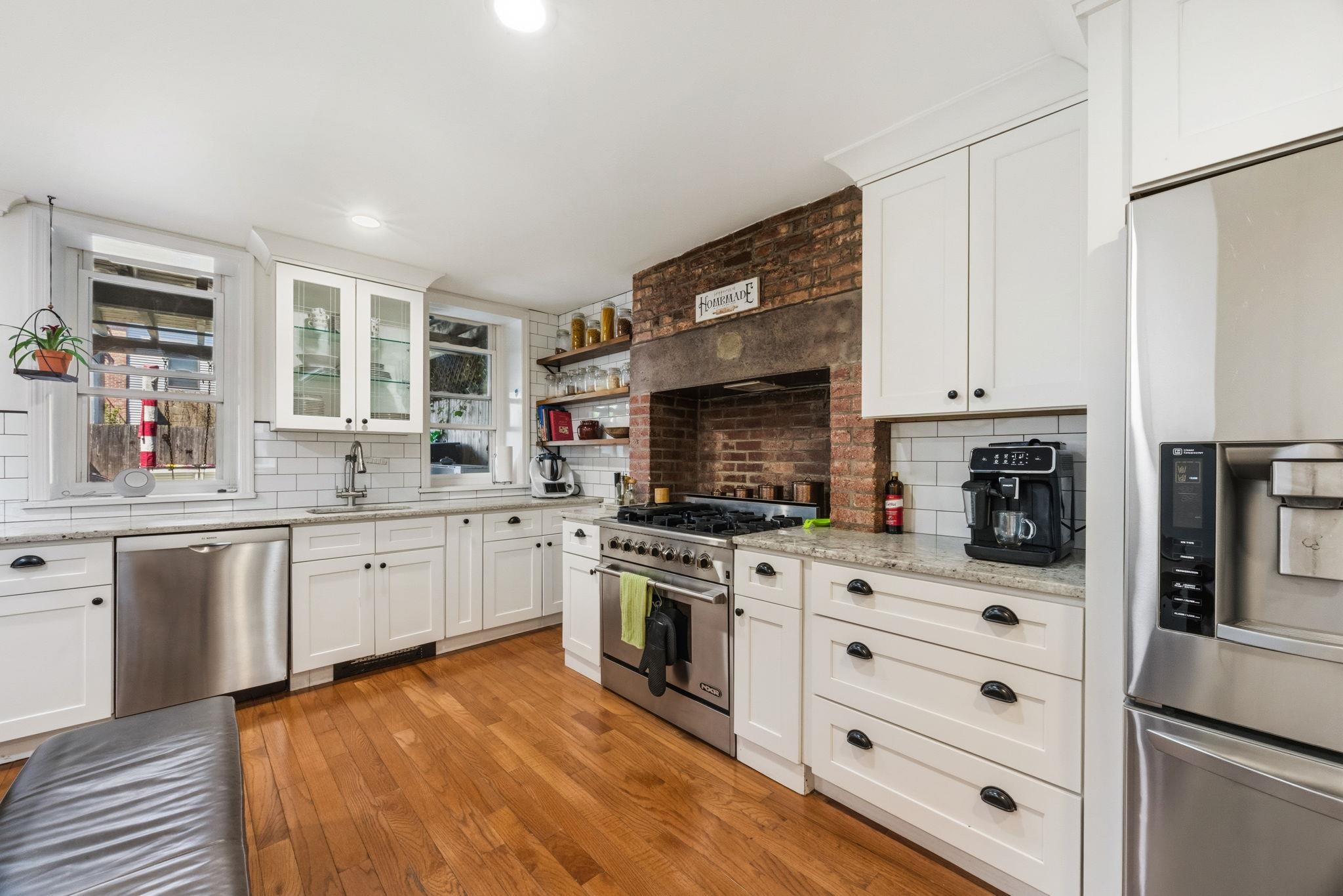 132 SUSSEX ST Unit: 1A