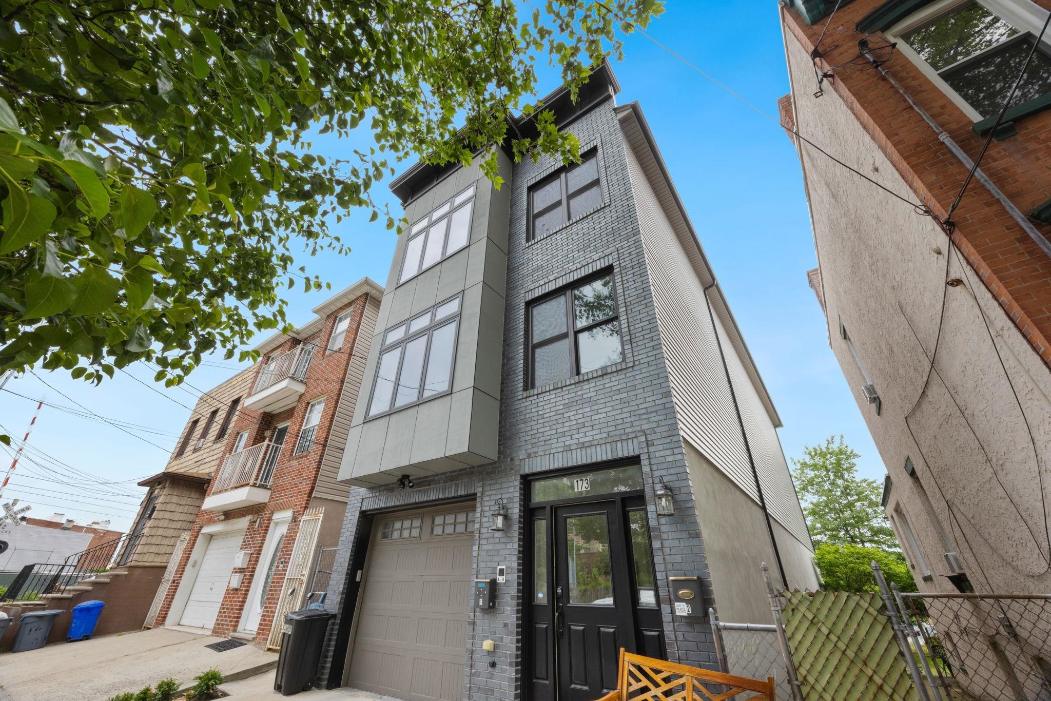 173 HALLADAY ST Unit: 2