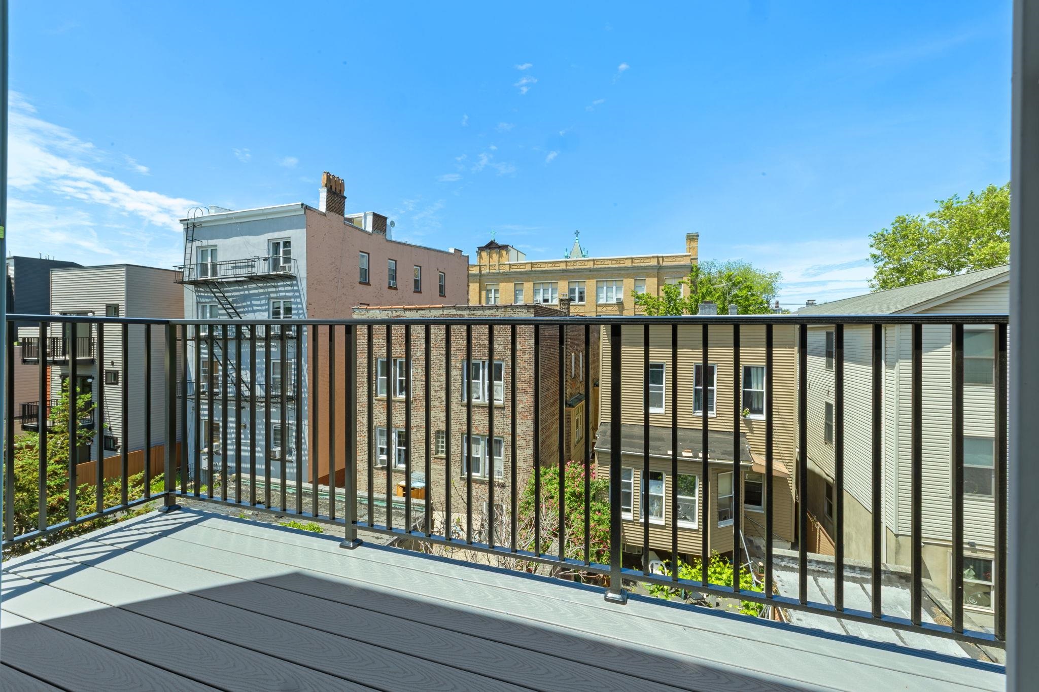 271 WEBSTER AVE Unit: 1