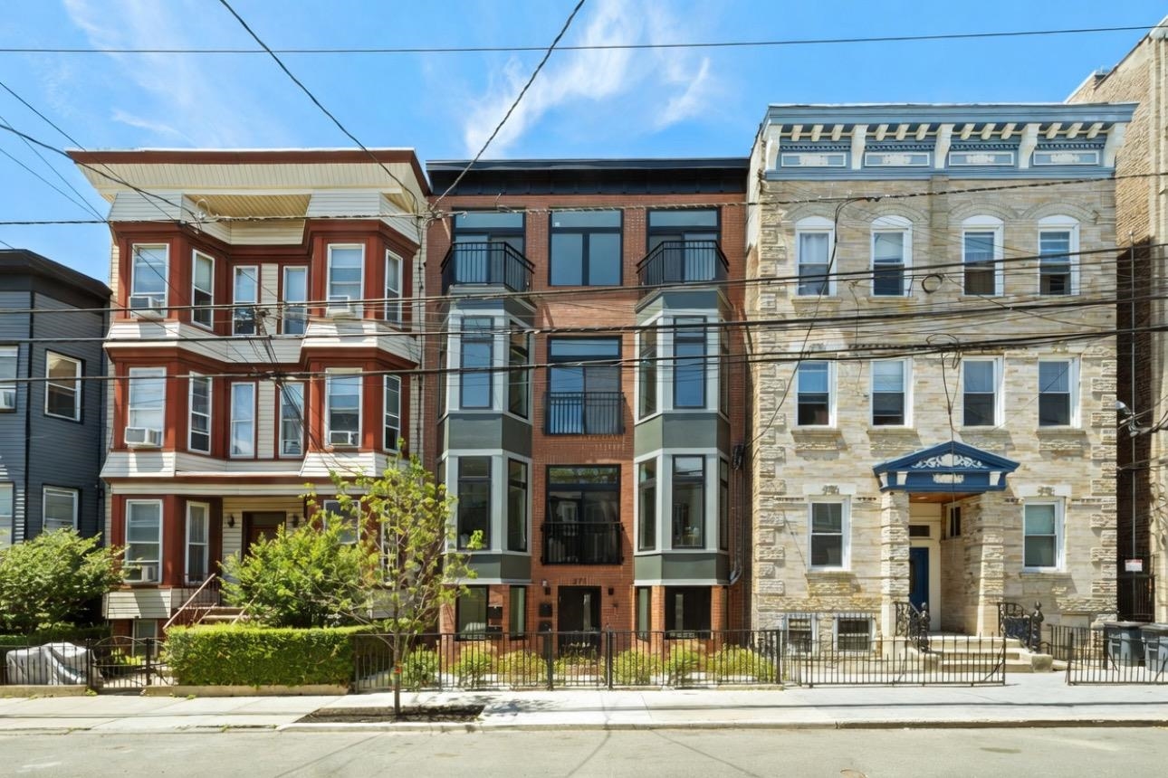 271 WEBSTER AVE Unit: 1
