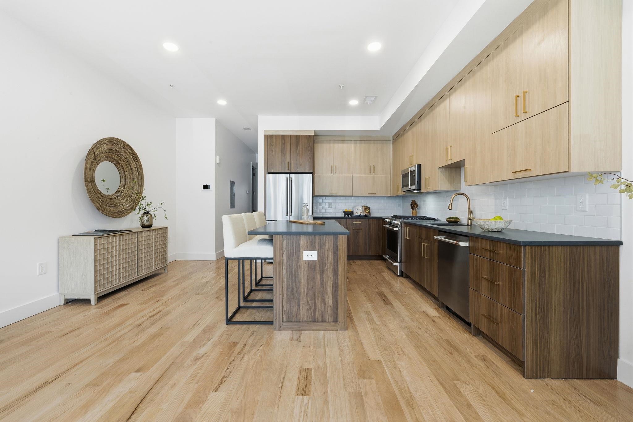 271 WEBSTER AVE Unit: 2