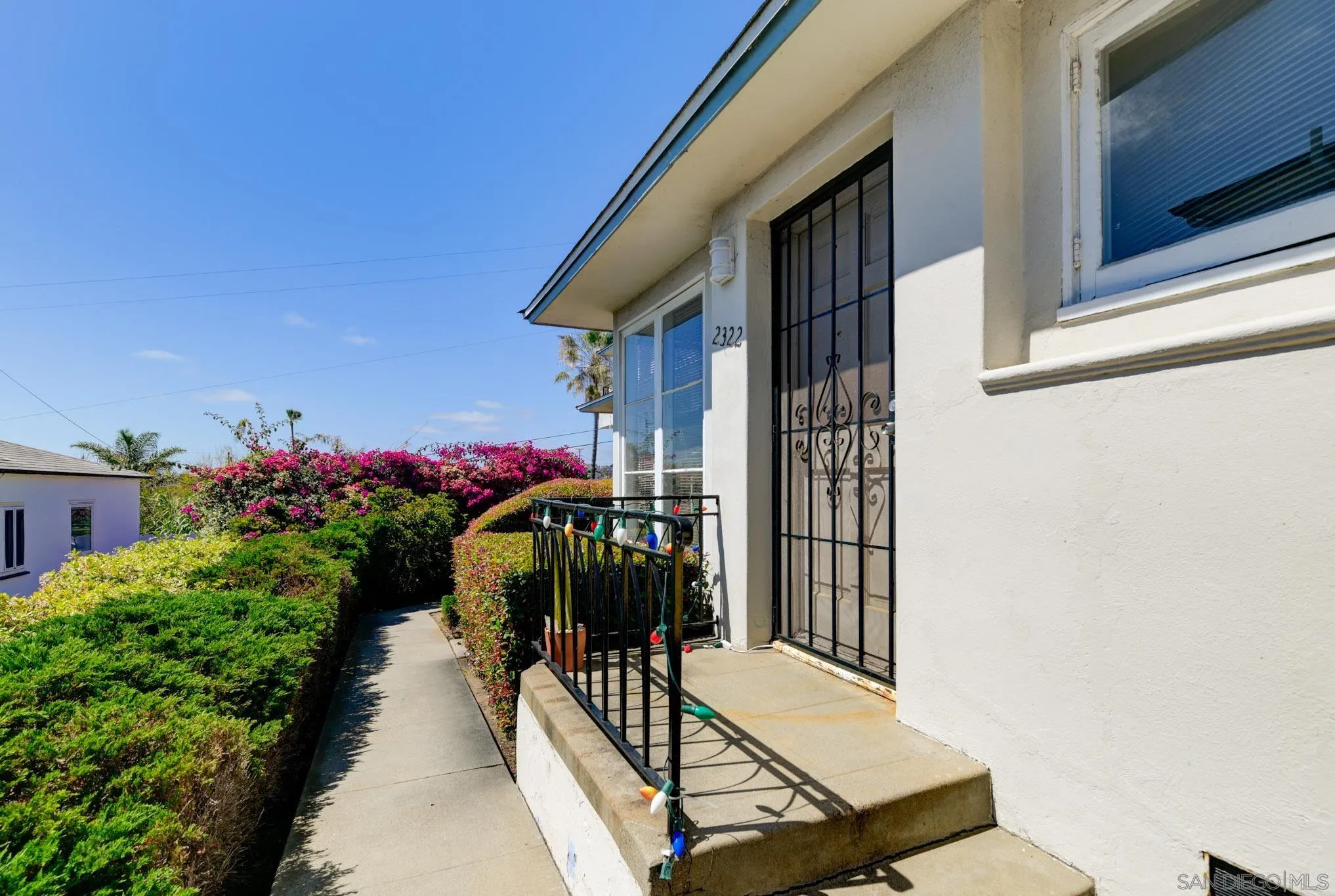 2322-28 Chatsworth Blvd