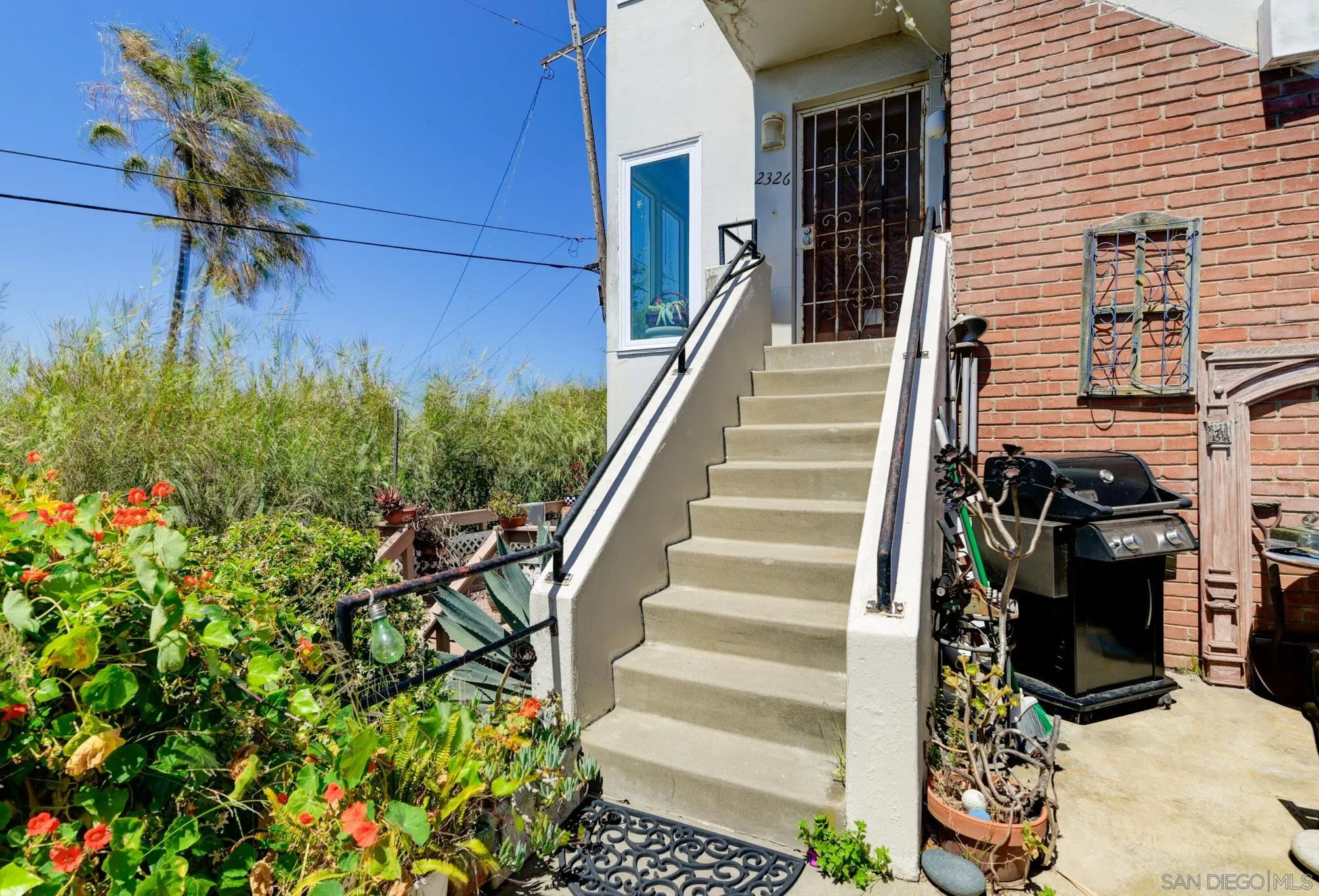 2322-28 Chatsworth Blvd
