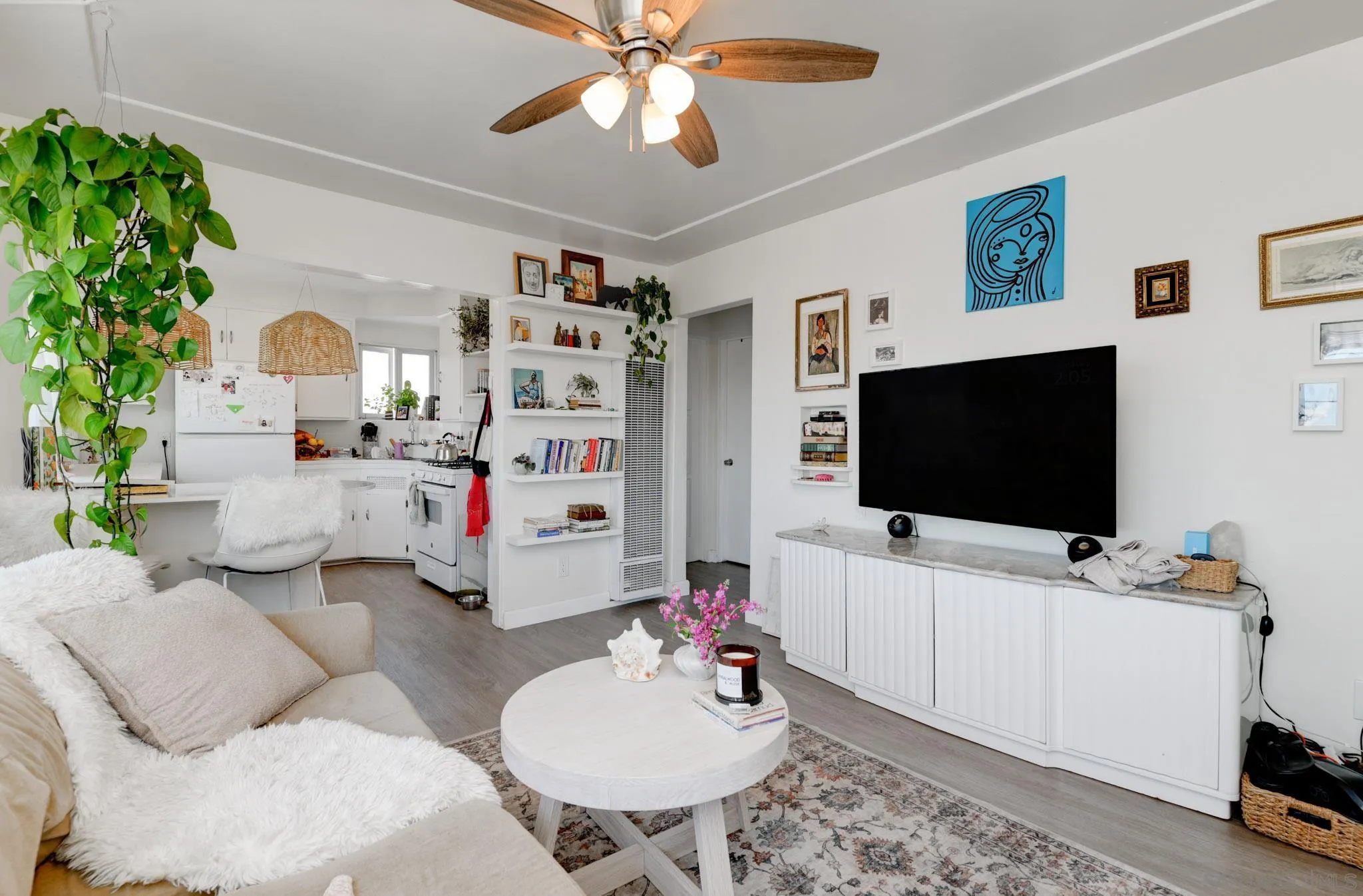 2322-28 Chatsworth Blvd