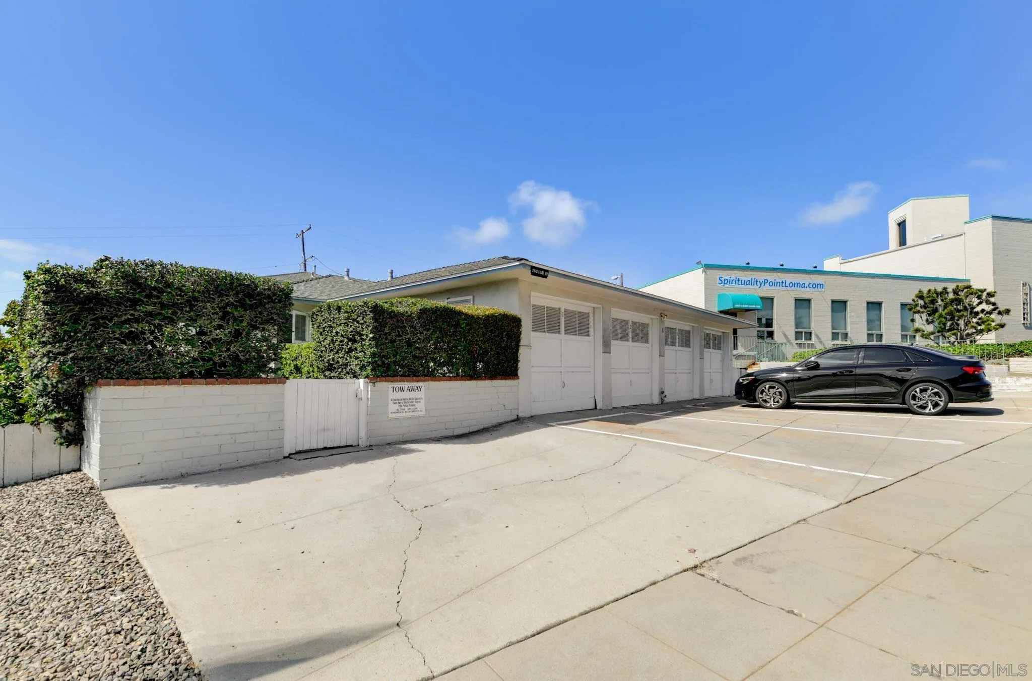 2322-28 Chatsworth Blvd