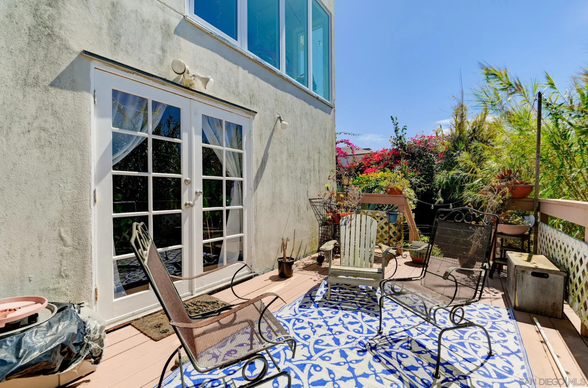 2322-28 Chatsworth Blvd