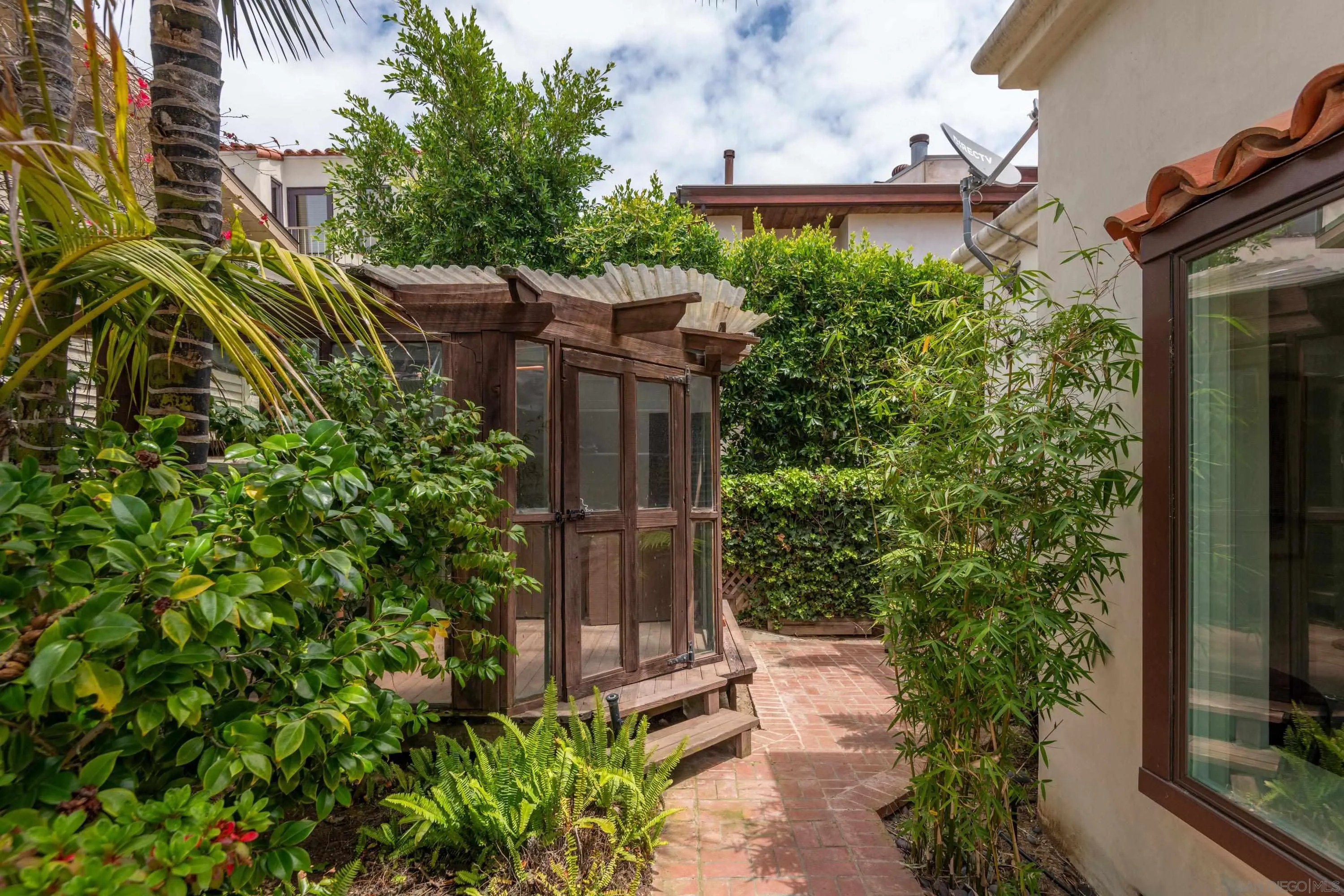 874 Harbor View West
