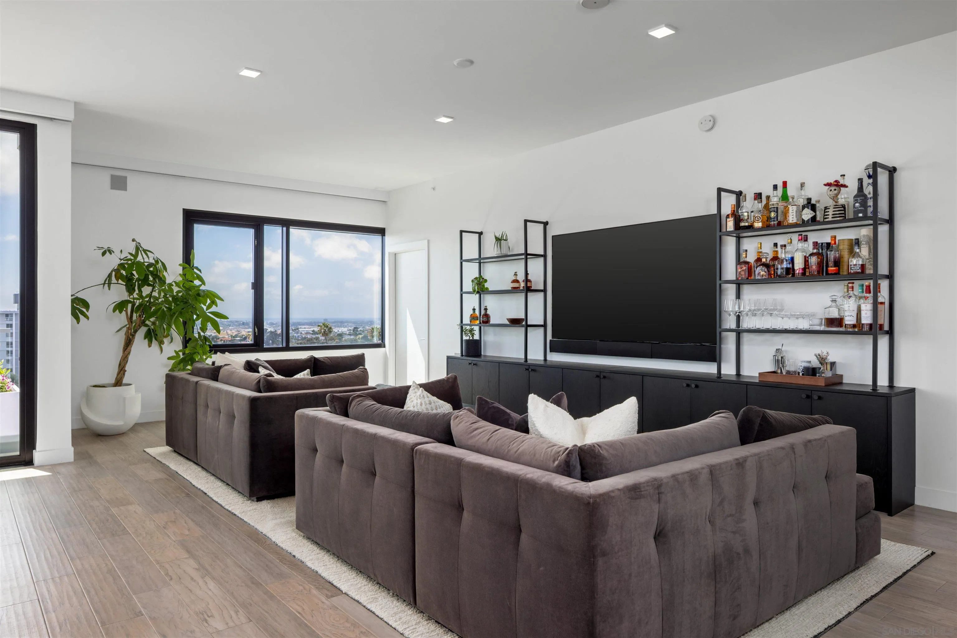 2604 5th Ave Unit 903