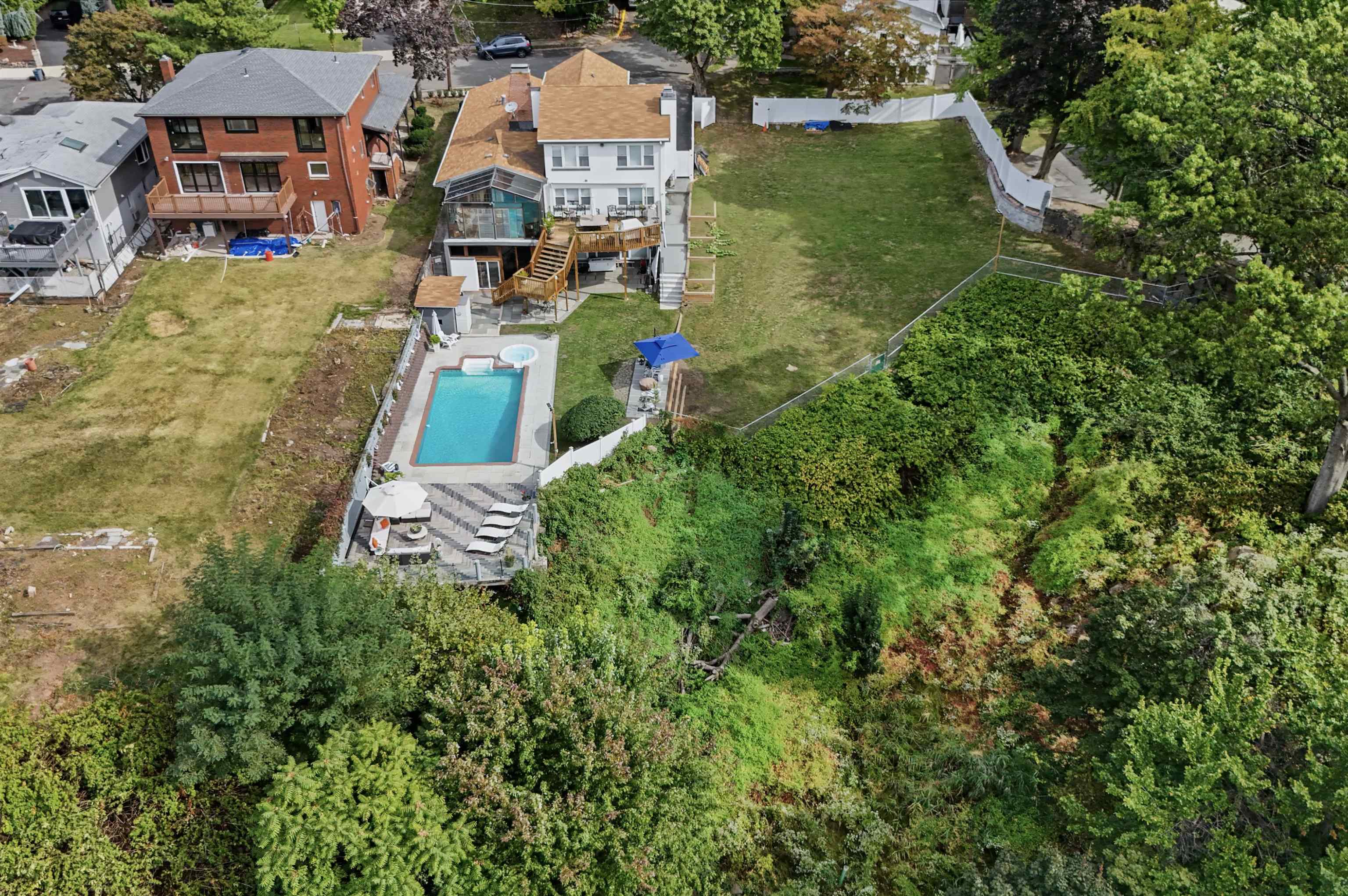 23 OVERLOOK AVE