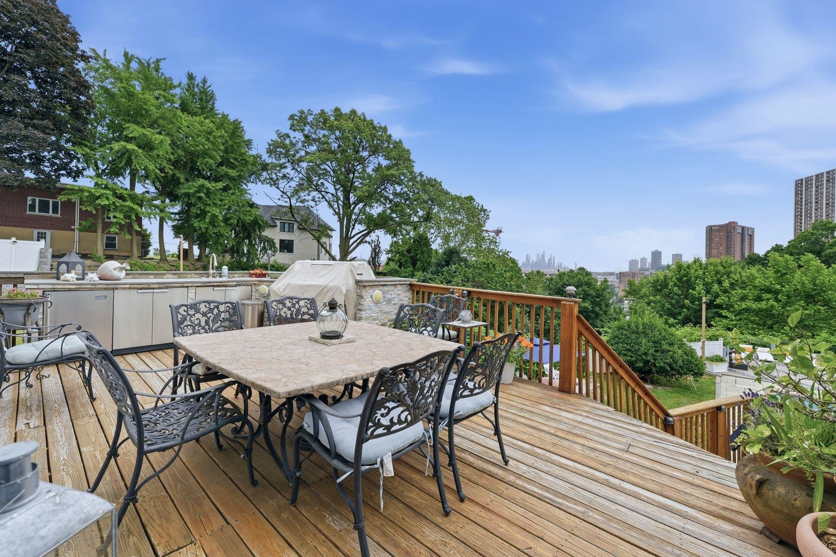 23 OVERLOOK AVE