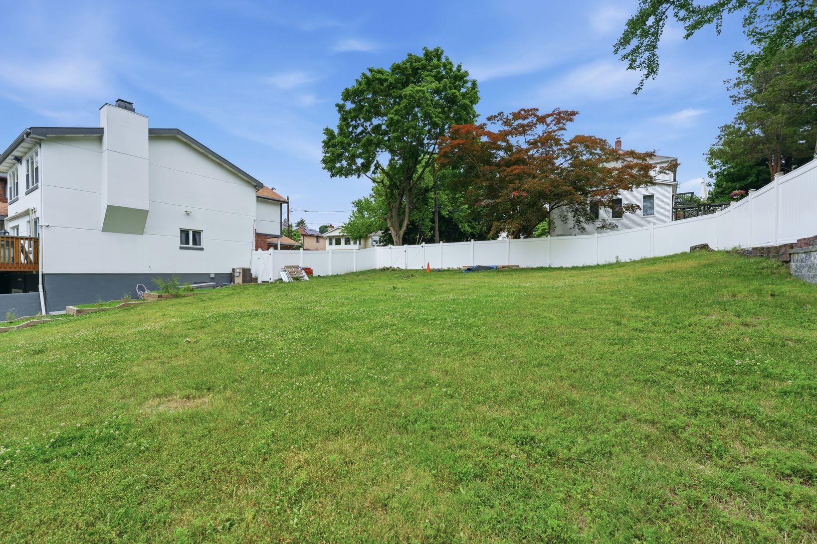 23 OVERLOOK AVE