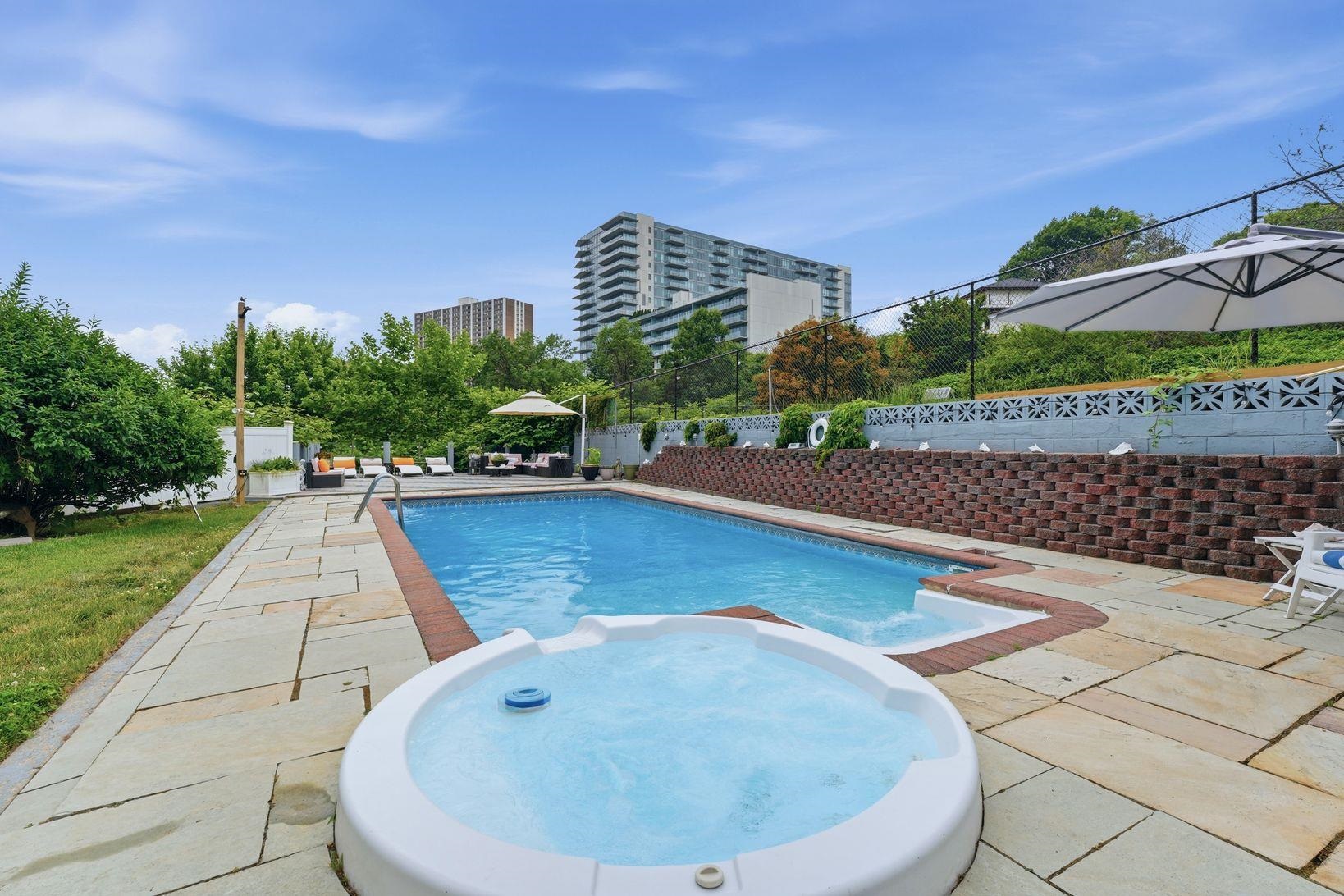 23 OVERLOOK AVE