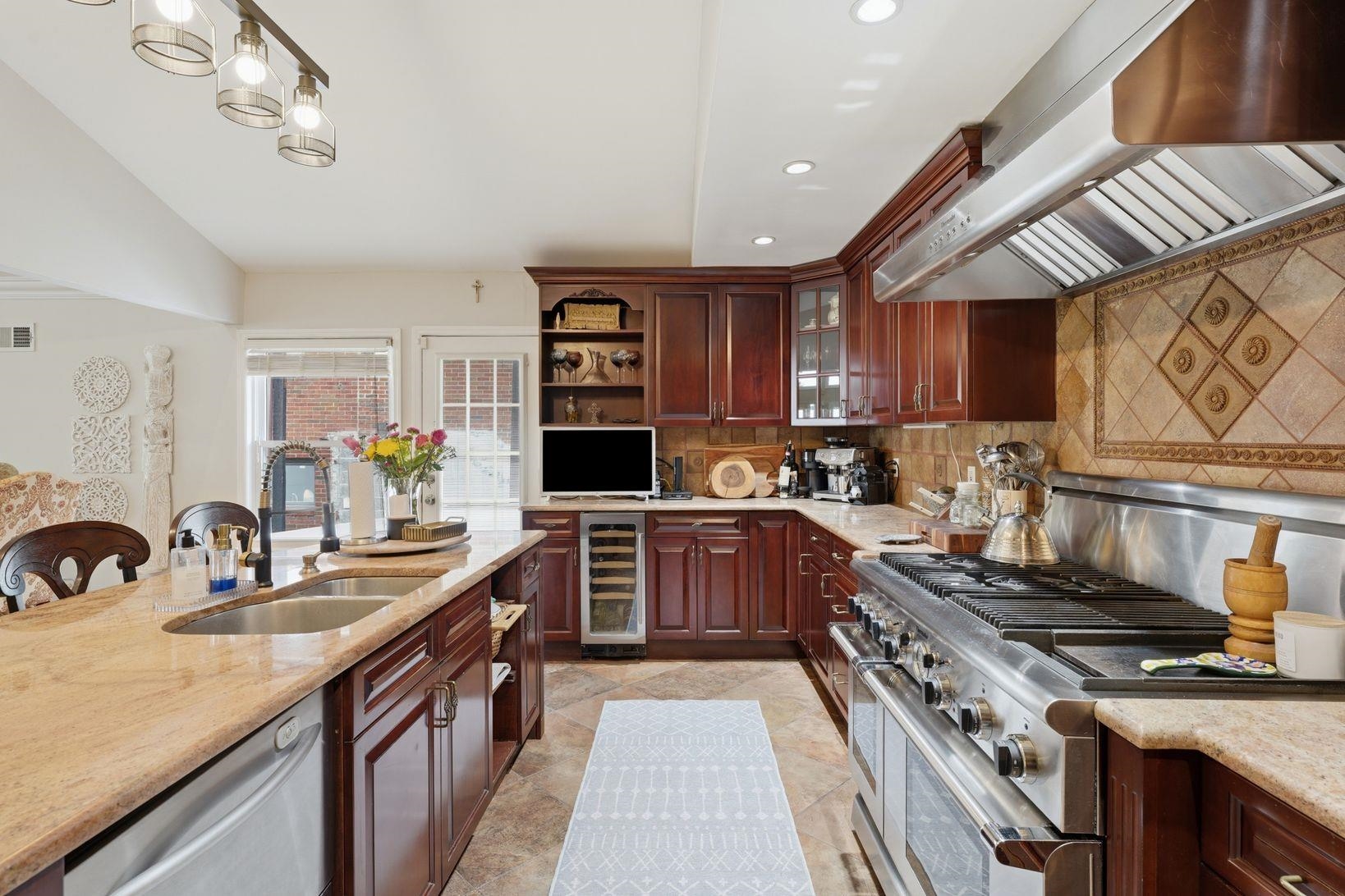23 OVERLOOK AVE