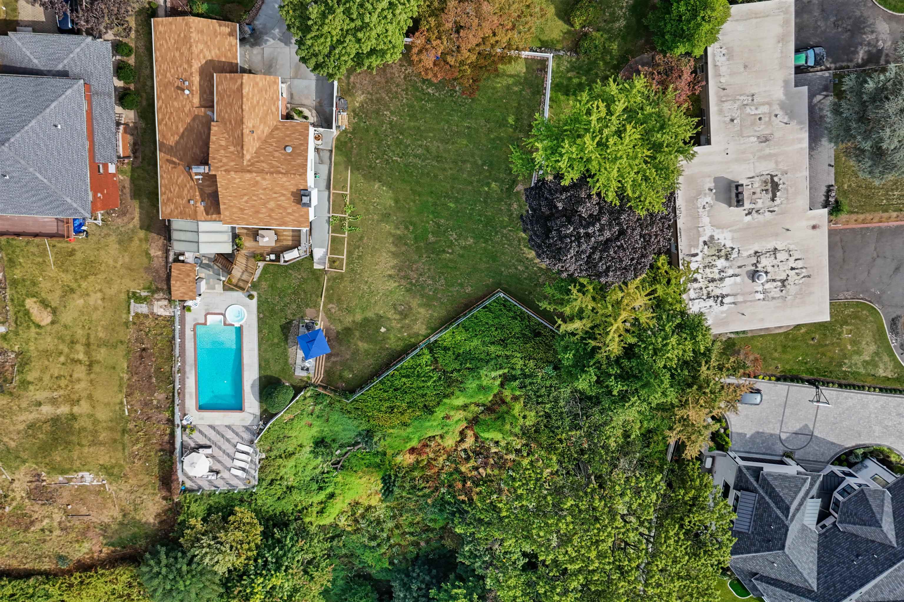 23 OVERLOOK AVE