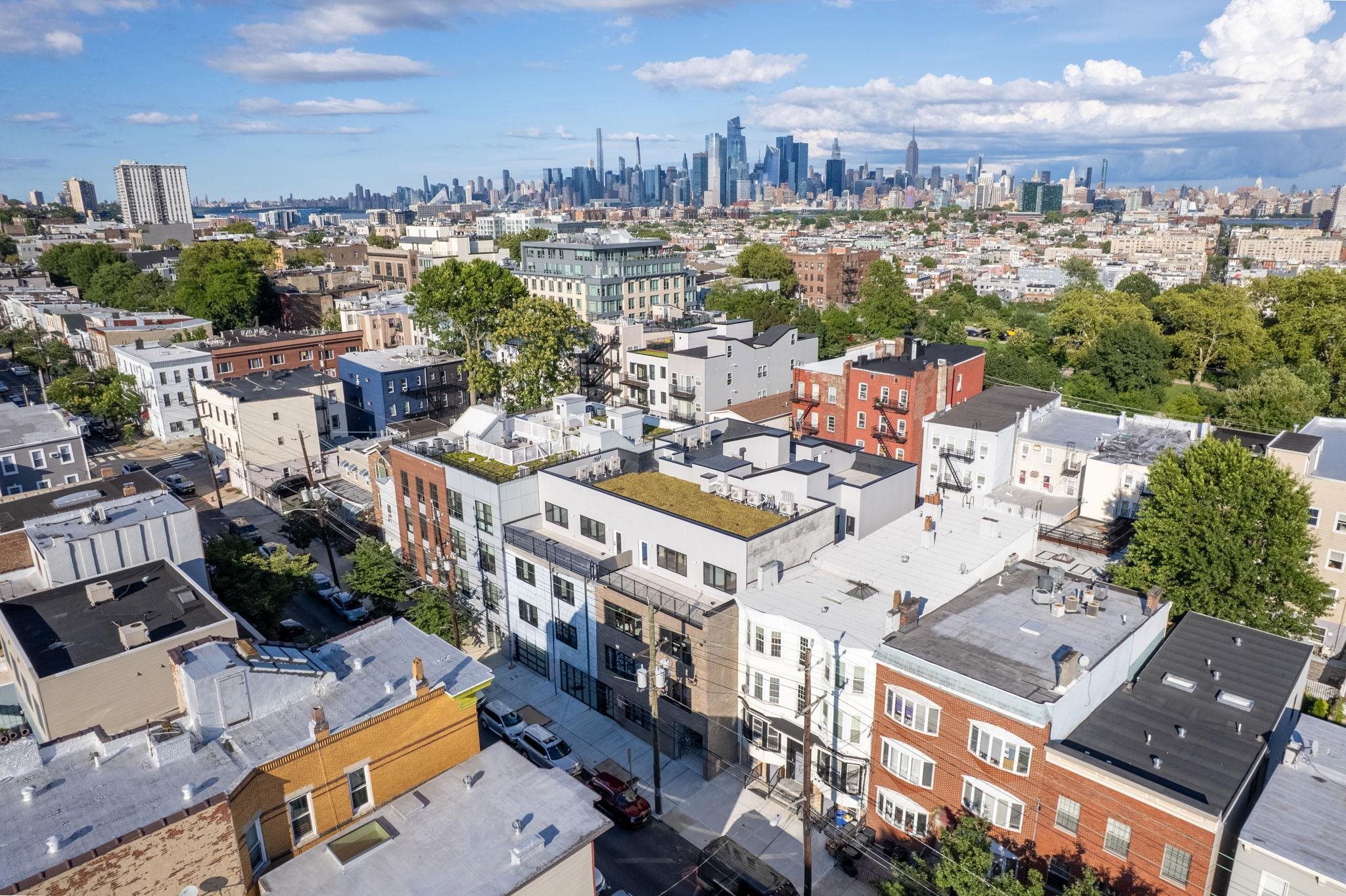 262 NEW YORK AVE Unit: 203