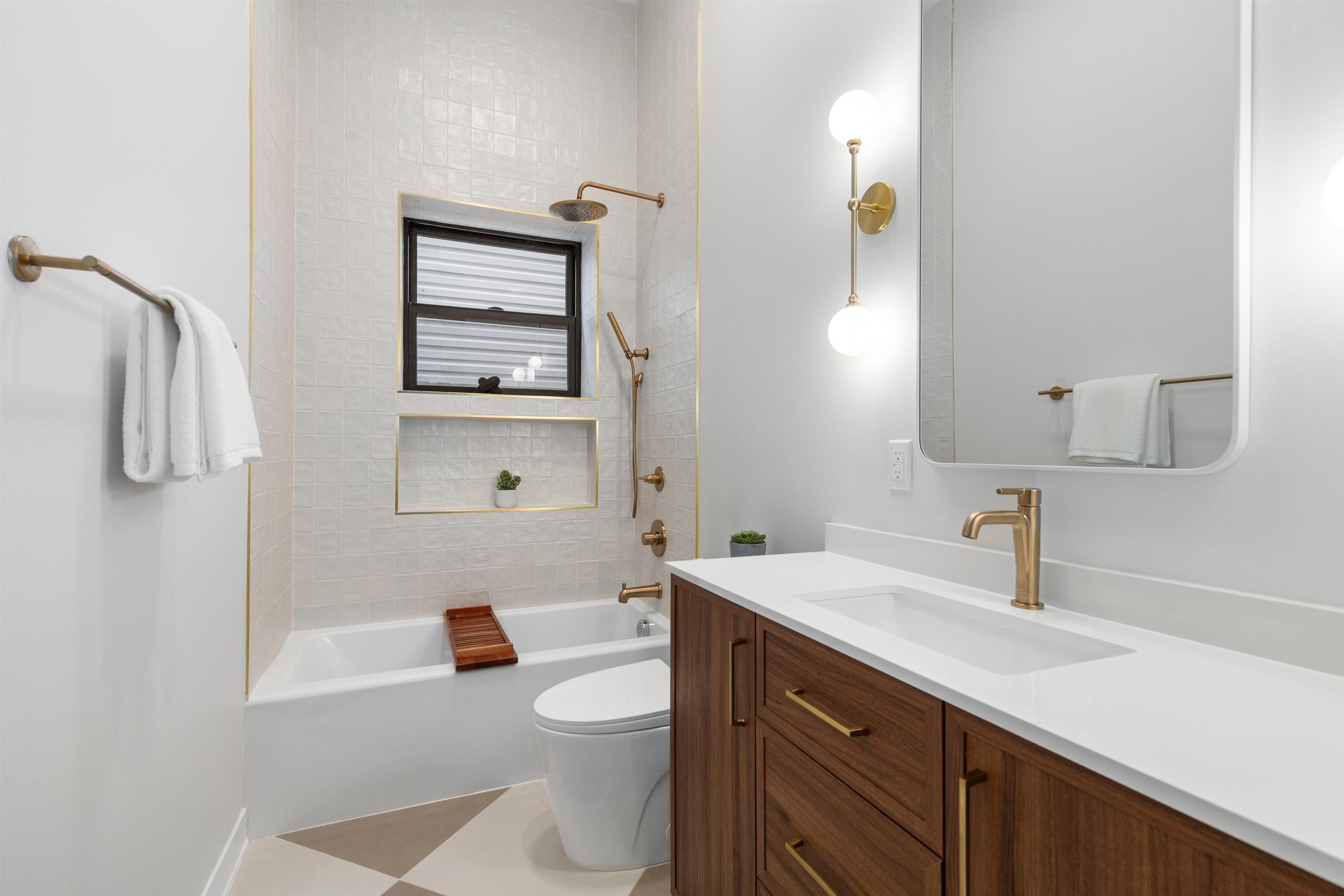 322 PRINCETON AVE Unit: Unit 1