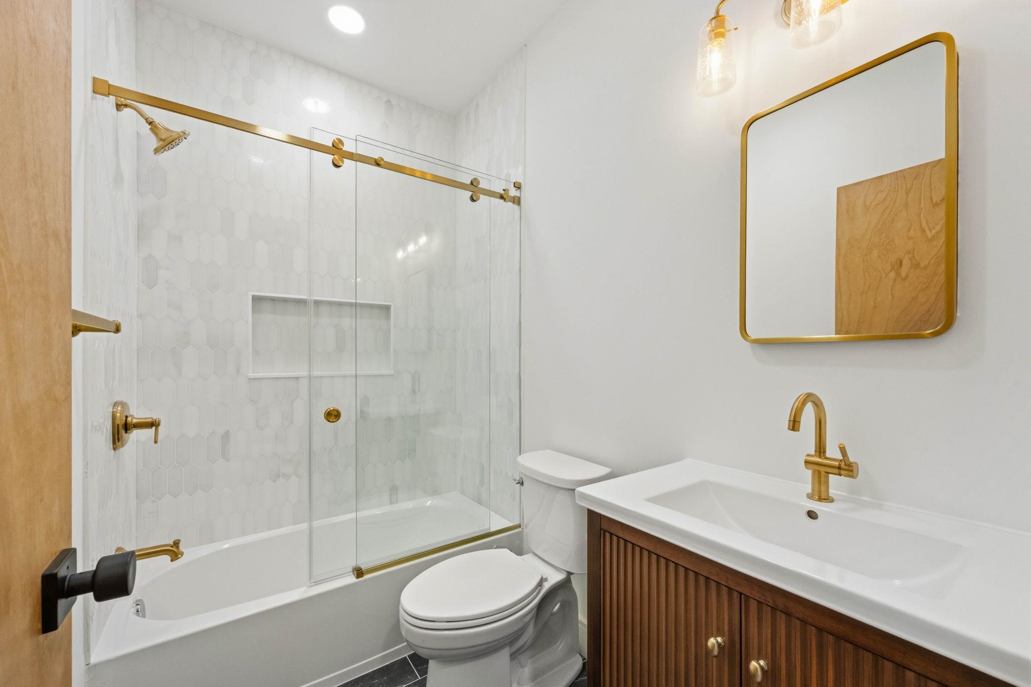 525 WASHINGTON ST Unit: 1